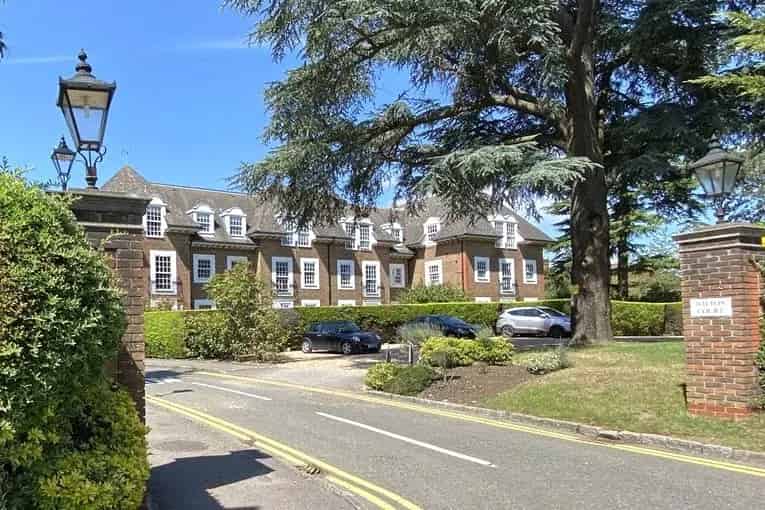 Stunning 2-Bedroom Apartment Beaconsfield Old Town