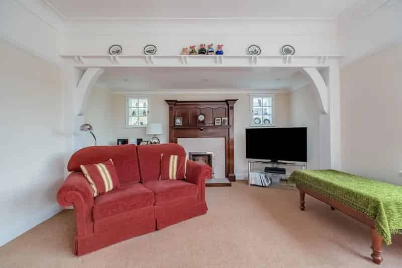 5 Bedroom Detached House for Sale in South Cheam