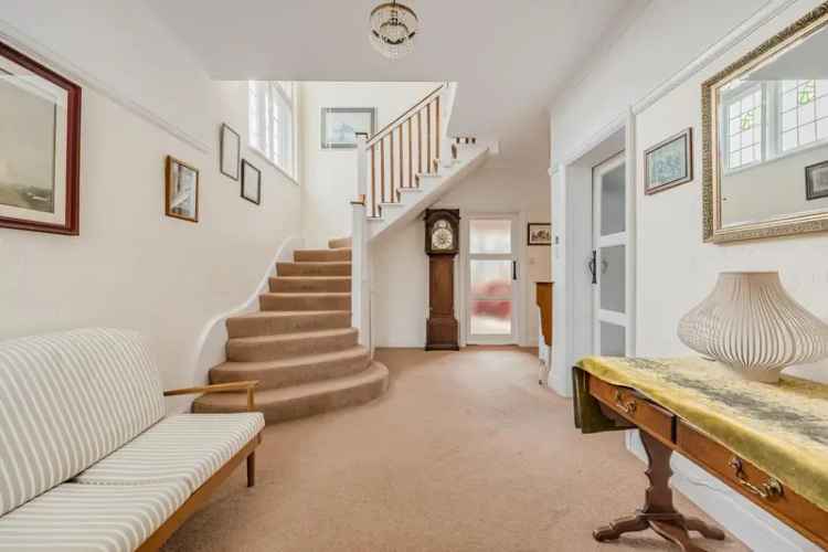 5 Bedroom Detached House for Sale in South Cheam