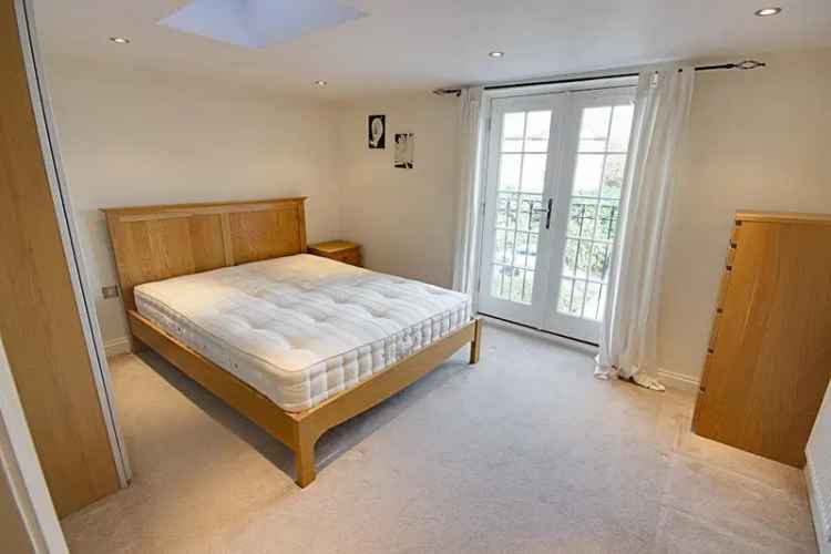 Luxury Two Double Bedroom Penthouse Apartment St Albans City Centre