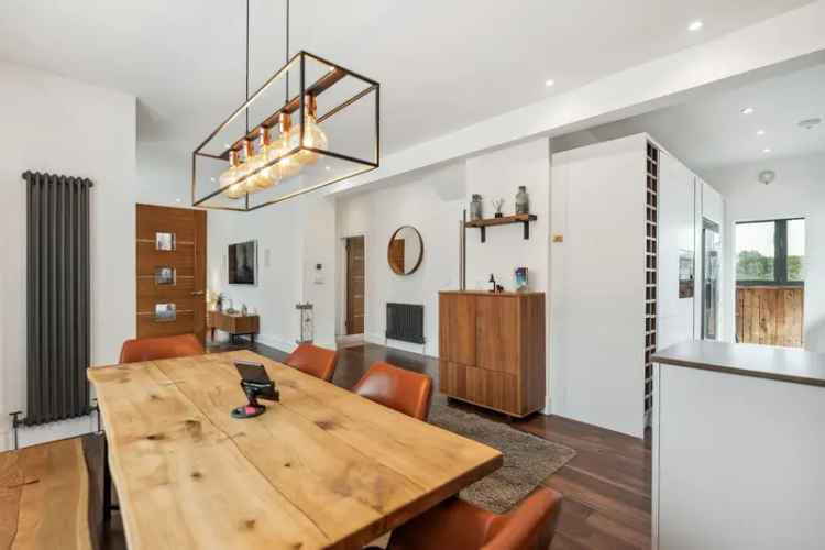 Stunning 5 Bedroom Bungalow Near Douglas Park Golf Course