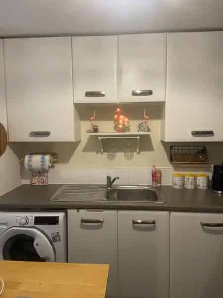 3 Bed Semi Detached House Large Garden Driveway Near Shops Schools