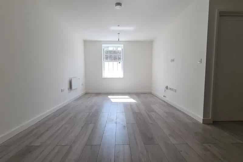 12 Month Tenancy Available Holding Deposit 300