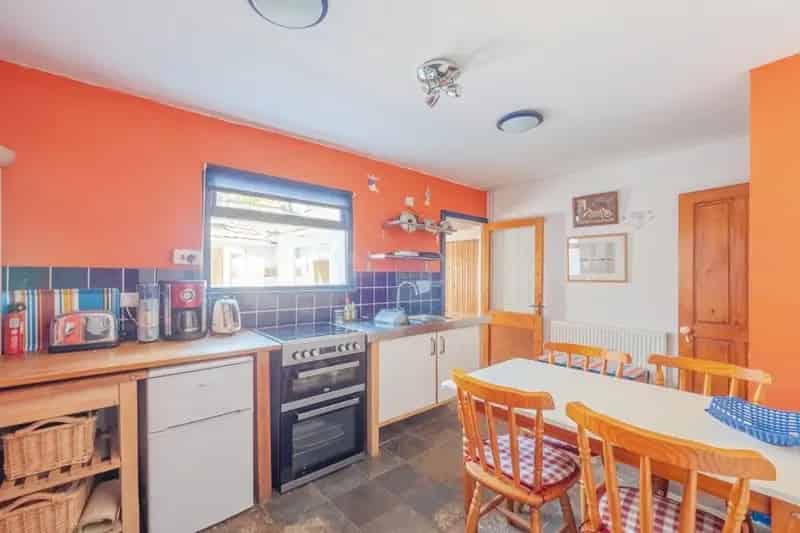 Grade II Listed Mid Terrace House Near Weymouth Beach