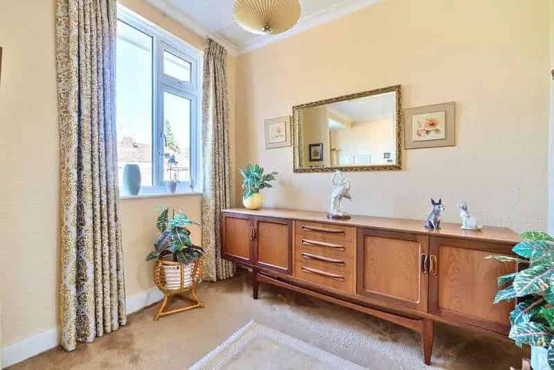 2 Bed Maisonette for Sale Near Oatlands Village