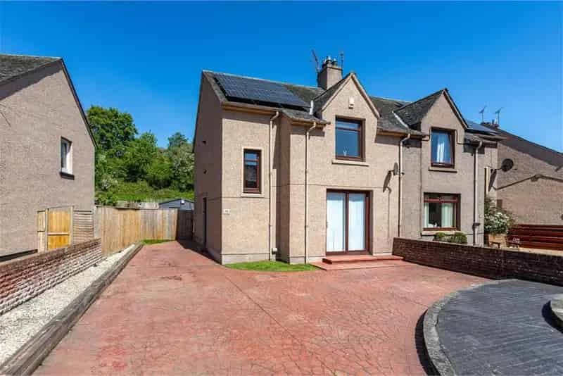 3 Bed House - Semi Detached with 2 Reception Rooms