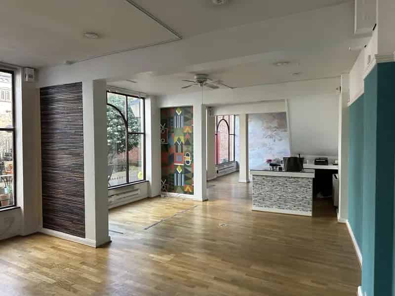Three-Story Retail Premises To Let