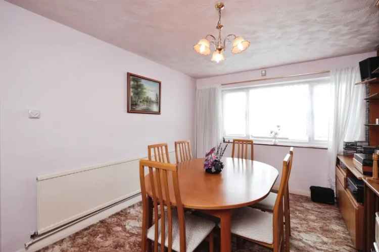 3 Bed Semi-Detached House Douglas Avenue