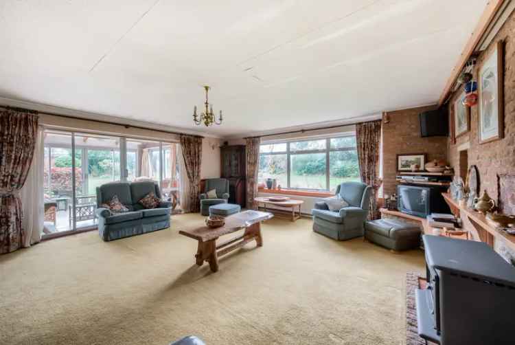 6 Bedroom Detached House with Modernisation Potential