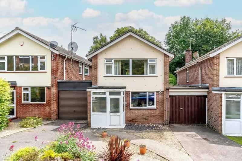3 Bedroom Link Detached House for Sale