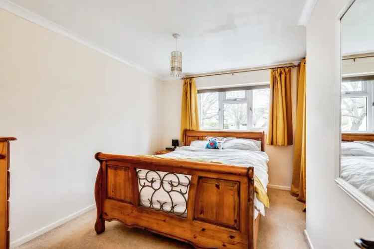 Semi Detached Two Bedroom House Near Witney Town Centre