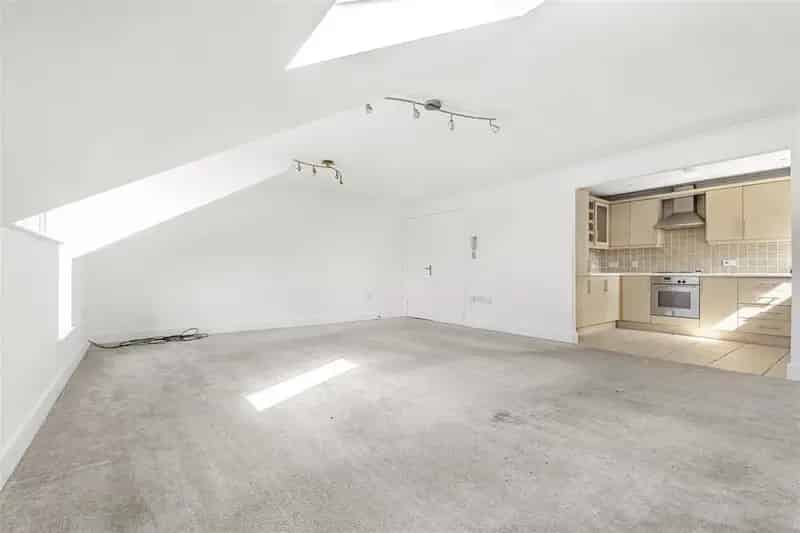 2 Bedroom Apartment for Sale Ashtead Court