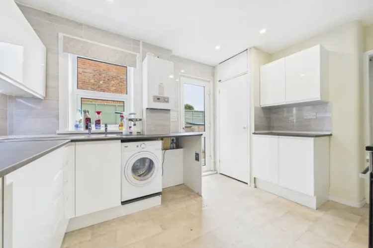 2 Bedroom Flat for Sale Near Amenities