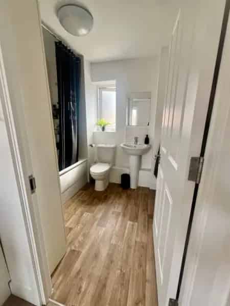 2 Bed House Solar Panels New Heating System Family Friendly Quiet Area