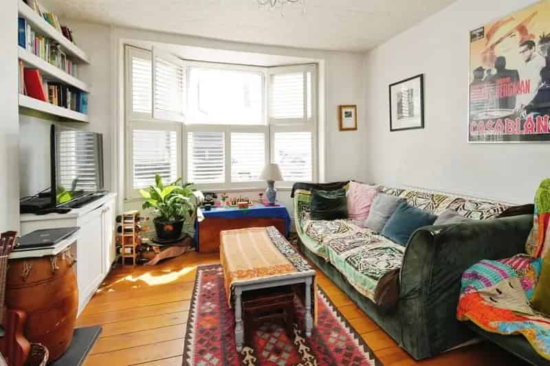 Spacious 4-Bedroom House in Central Brighton
