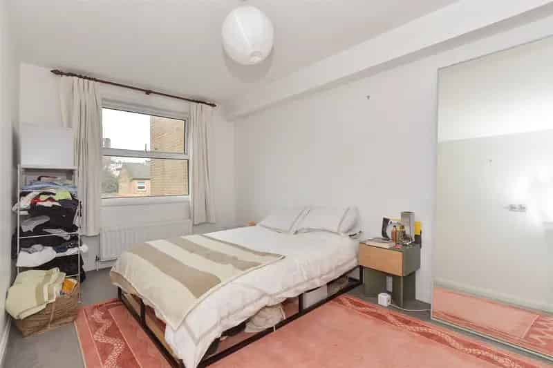 2 Bedroom Flat for Sale Cash Buyers Chain Free
