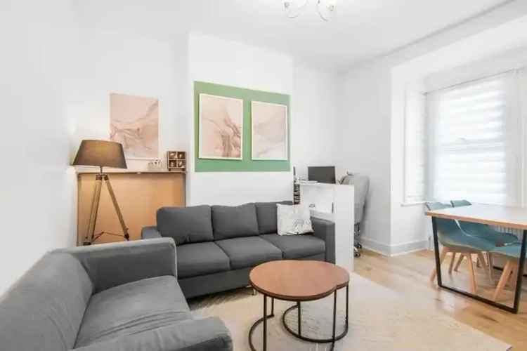 2 Bedroom Flat for Sale in East Ham