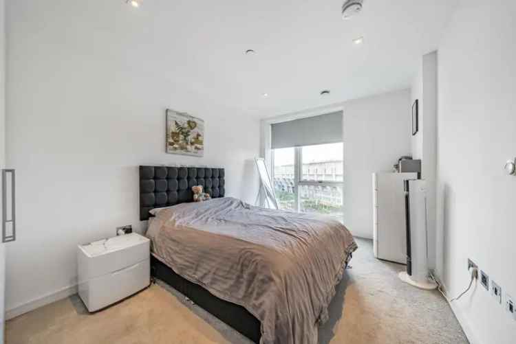 Flat For Sale in London, England