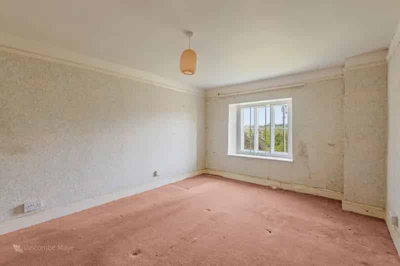 4 Bed Grade II Listed Farmhouse with 100 Acres