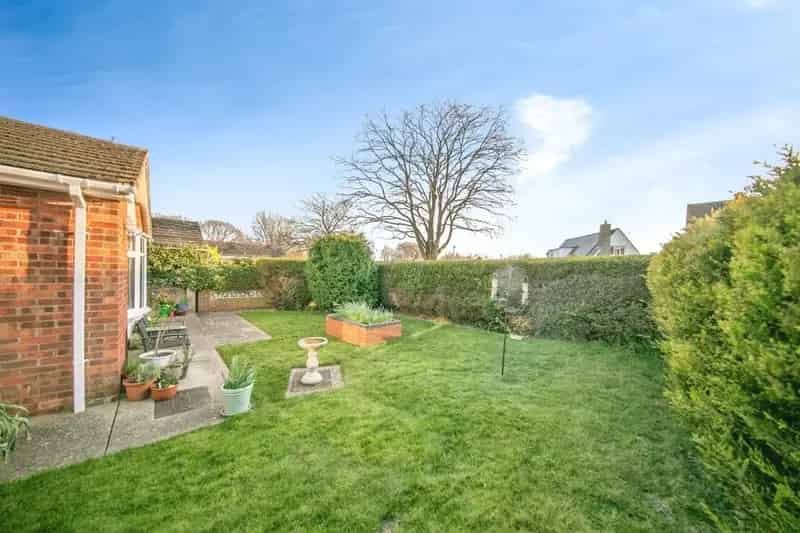 3 Bed House with Garage and Parking