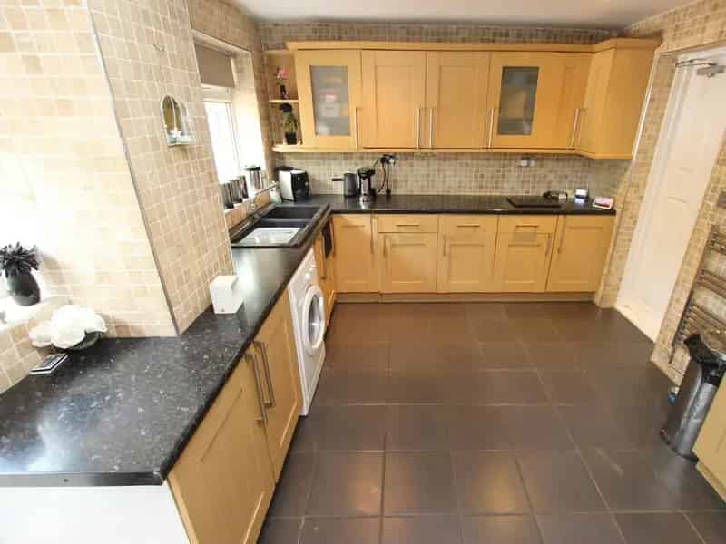 Five Bedroom Semi-Detached House in Bramcote