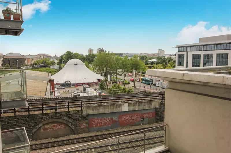 City Centre Studio Apartment Meridian Plaza Zero Deposit Available