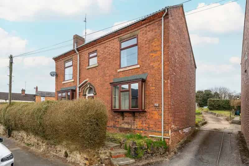 3 Bedroom Detached House Lower Hartshay Derbyshire