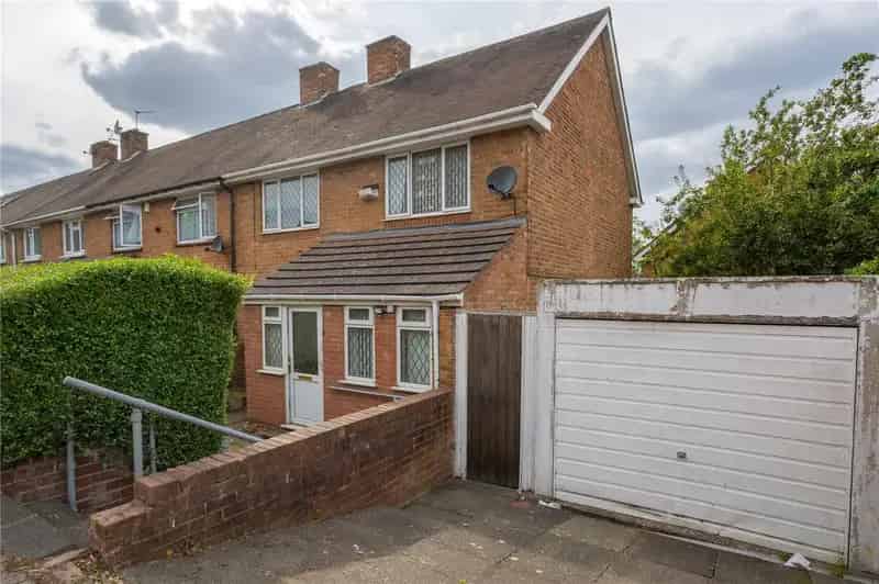4 Bedroom End Terrace House For Sale