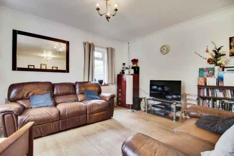 3 Bedroom Detached Bungalow Near A1M M25