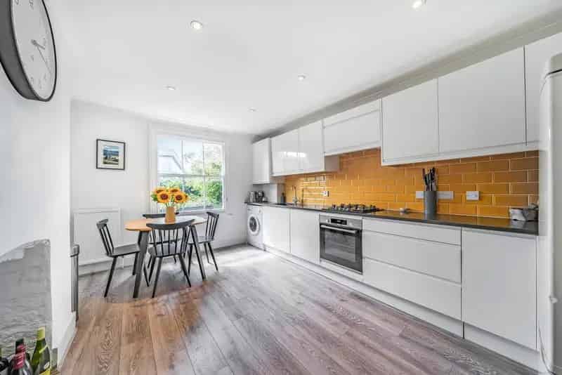 Two Double Bedroom Victorian Flat Abundant Light