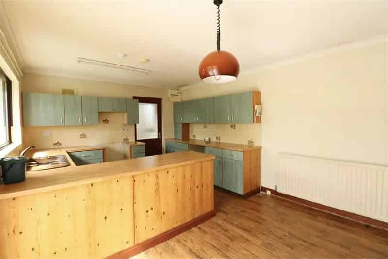 2 Bed Detached Bungalow with Garage and Conservatory