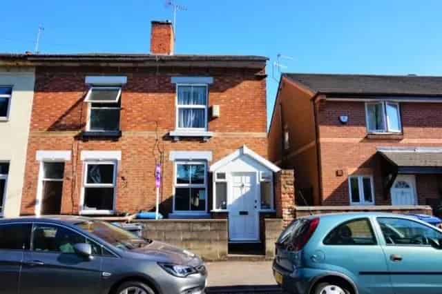 2 Bedroom Semi Detached House To Rent