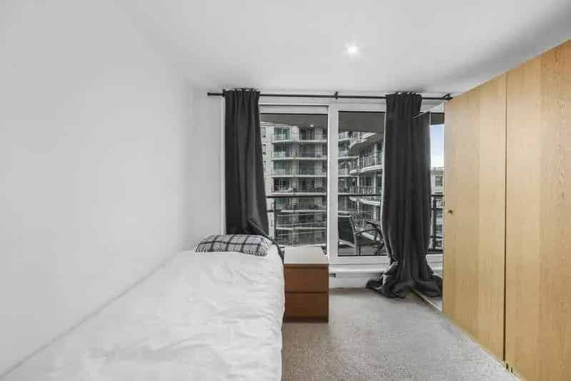 2 bed flat for sale