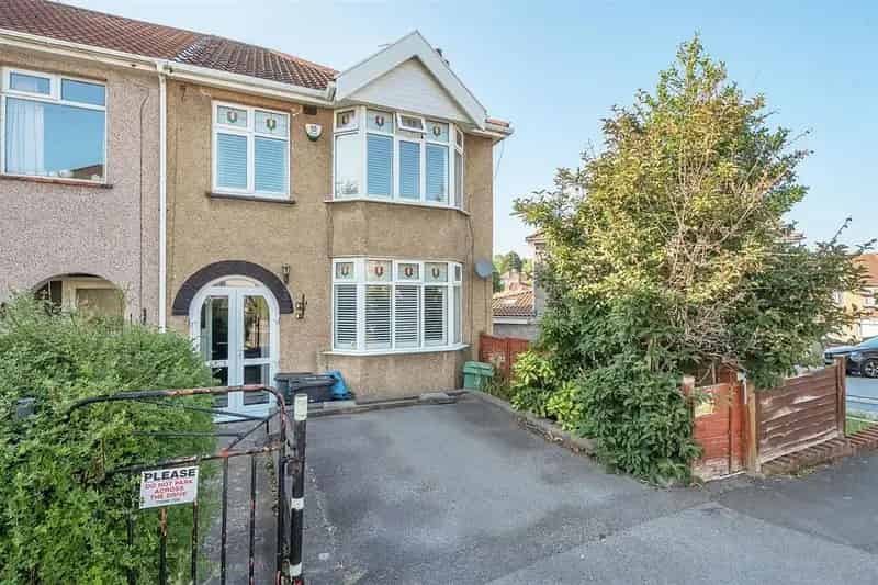 3 bedroom end of terrace house for sale