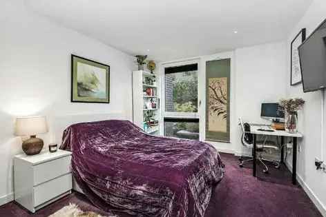 2 Room 149m² London Flat with Terrace and Garden Views