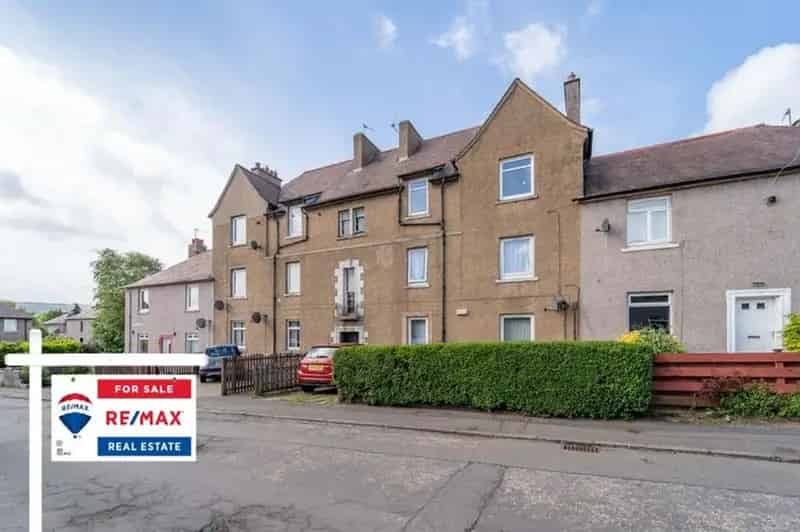 2 Bedroom Top Floor Apartment For Sale