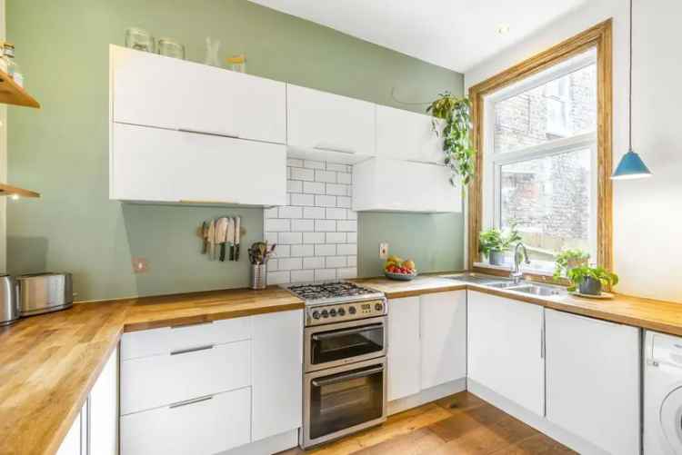 Flat For Sale in London, England