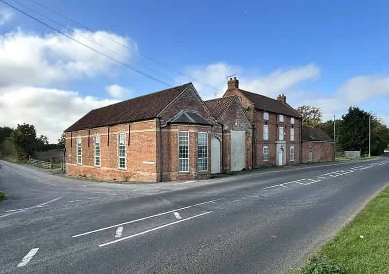 3 Terraced Houses 2 Workshops 2 Offices Investment Opportunity