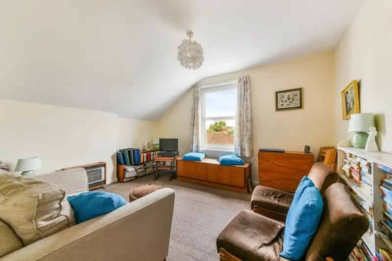 1 Bedroom Flat Near Amenities Zero Deposit Guarantee Available