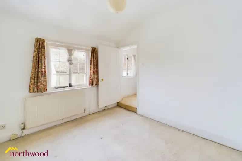 Town Centre Character Duplex Apartment  2 Beds Leasehold