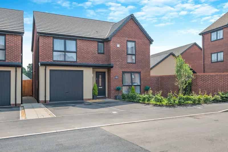 4 Bedroom Detached House For Sale