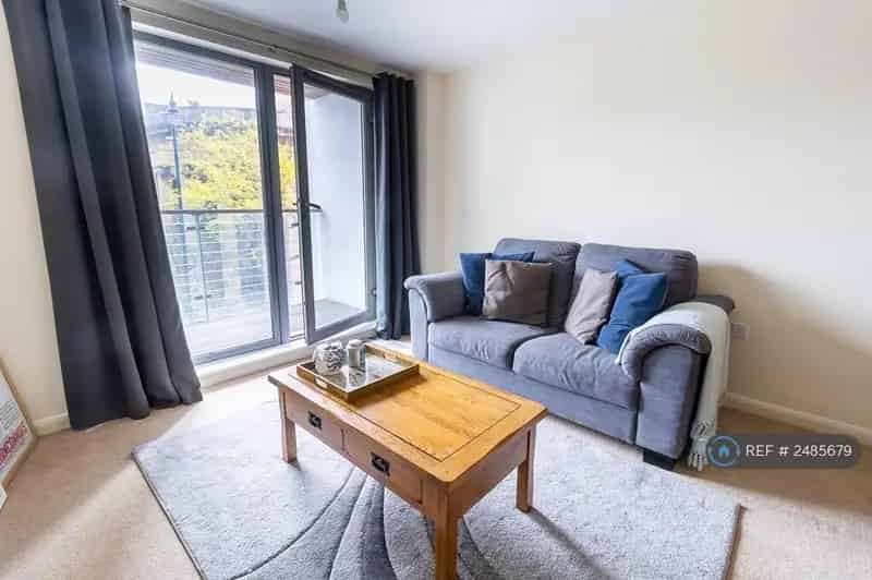 2 Bedroom Apartment Birmingham City Center Balcony Parking