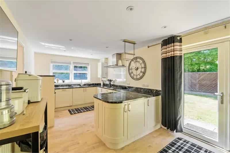 4 Bed Detached House with 3 Reception Rooms in Peebles