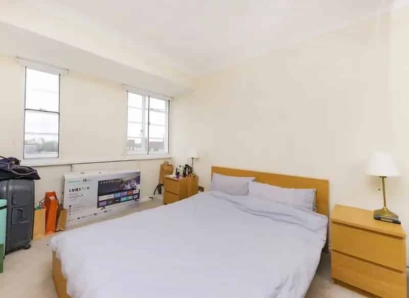 One Bedroom Apartment in Portered Mansion Building
