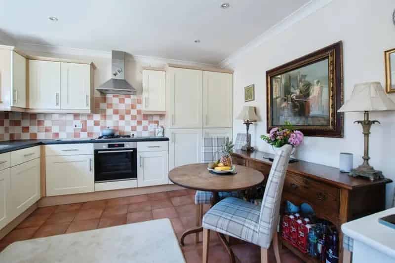 3 Bed House with Conservatory and Garage Near New Forest