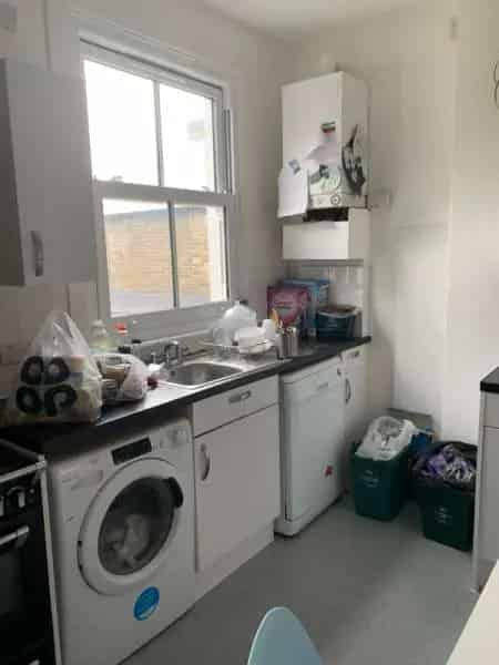 Large 3-Bed Flat in Victorian House Garden Parking Central Heating