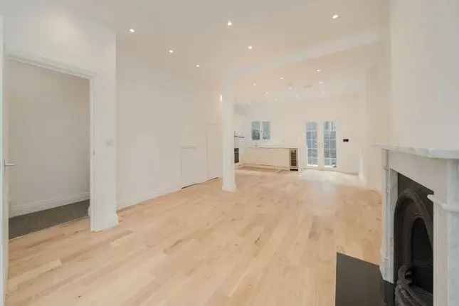 Maisonette for Sale in London SW10