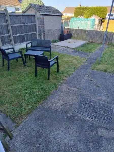 3 Bed House Large Garden Driveway Separate Dining Room