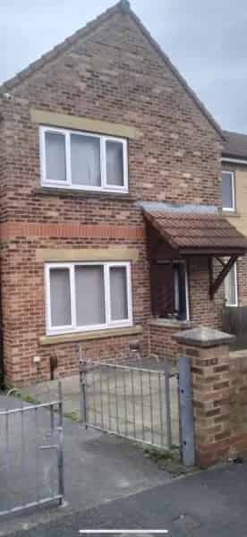 2 Bedroom House with Garden and Driveway