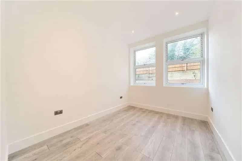 1 Bed Flat for Sale in Pinner West End Lane